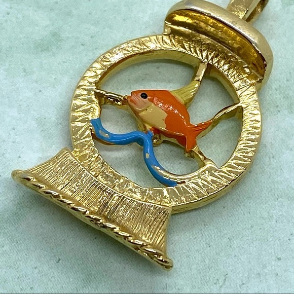 GOLD CROWN INC Fish Pendant - Picture 2 of 6
